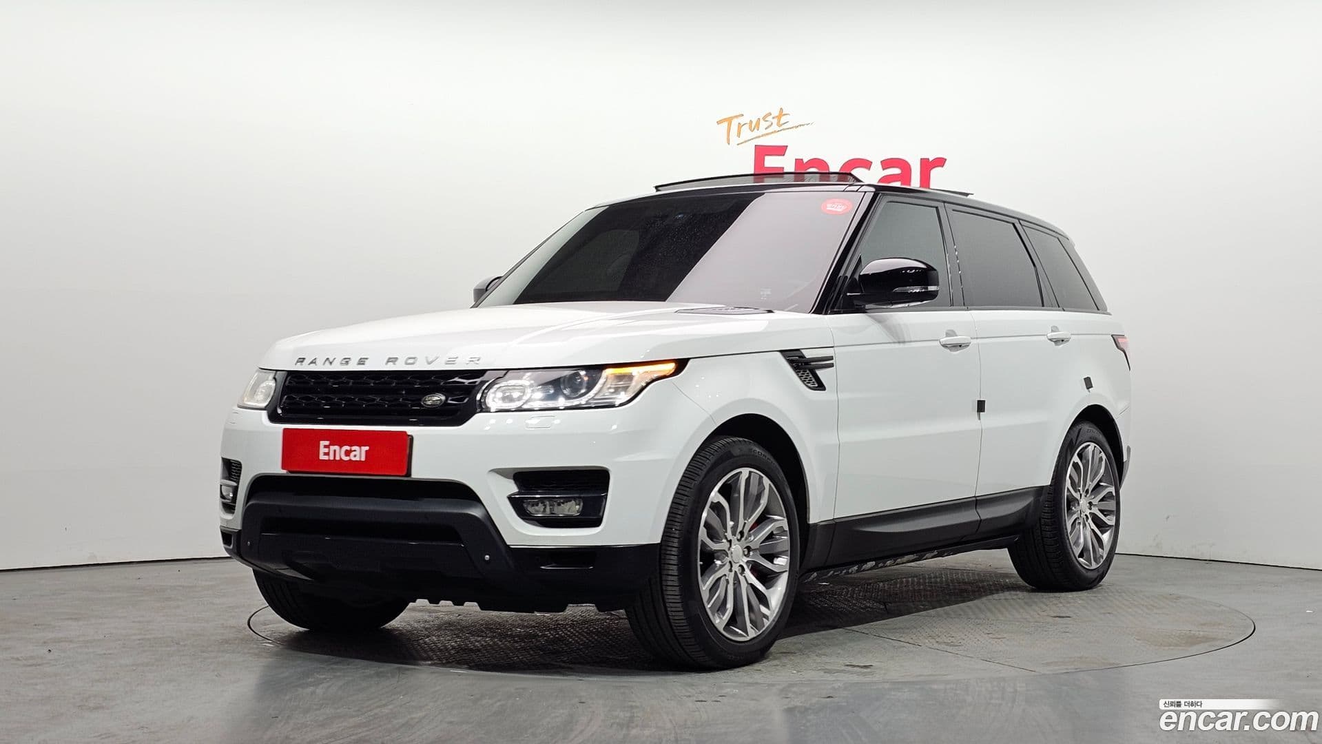 Main__Slider__Photo:Range Rover Sport Land Rover 2014.9-0
