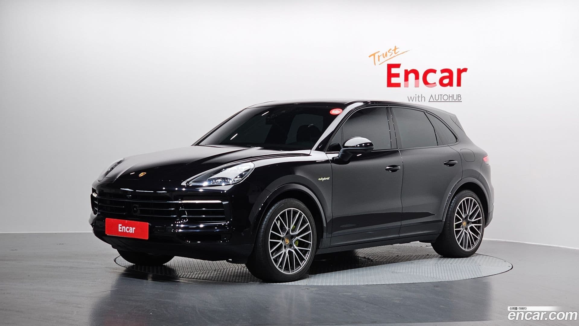 Main__Slider__Photo:Cayenne Porsche 2021.5-0