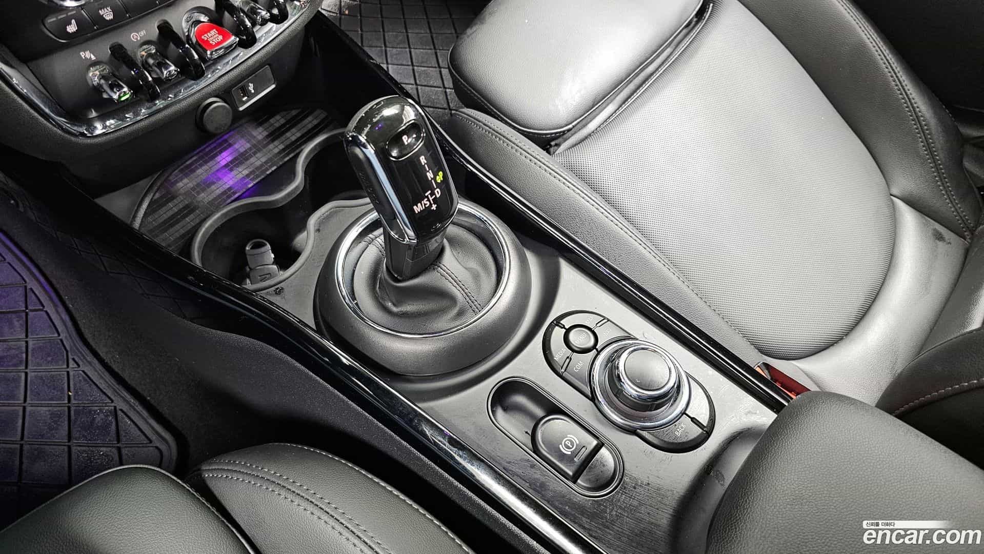 Clubman Mini 2022.0-INNER-009