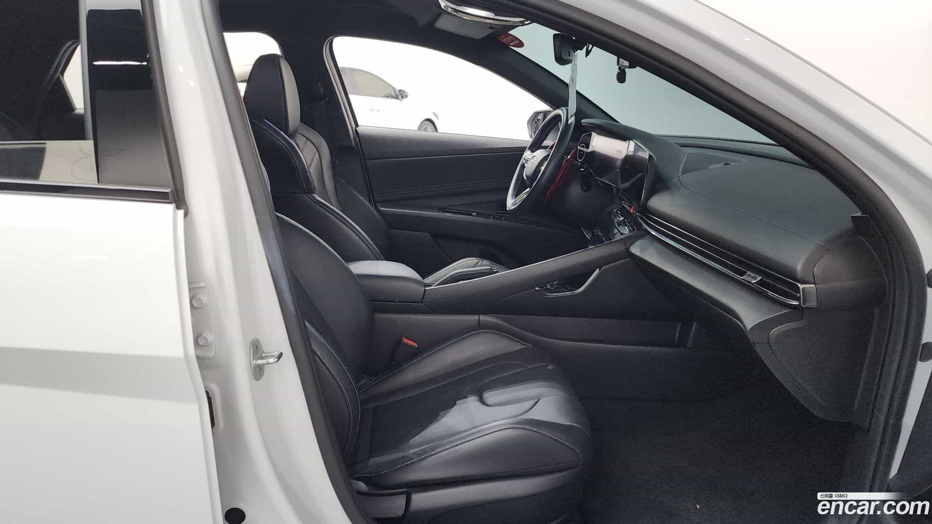 AVANTE Hyundai 2022.4-OPTION-015