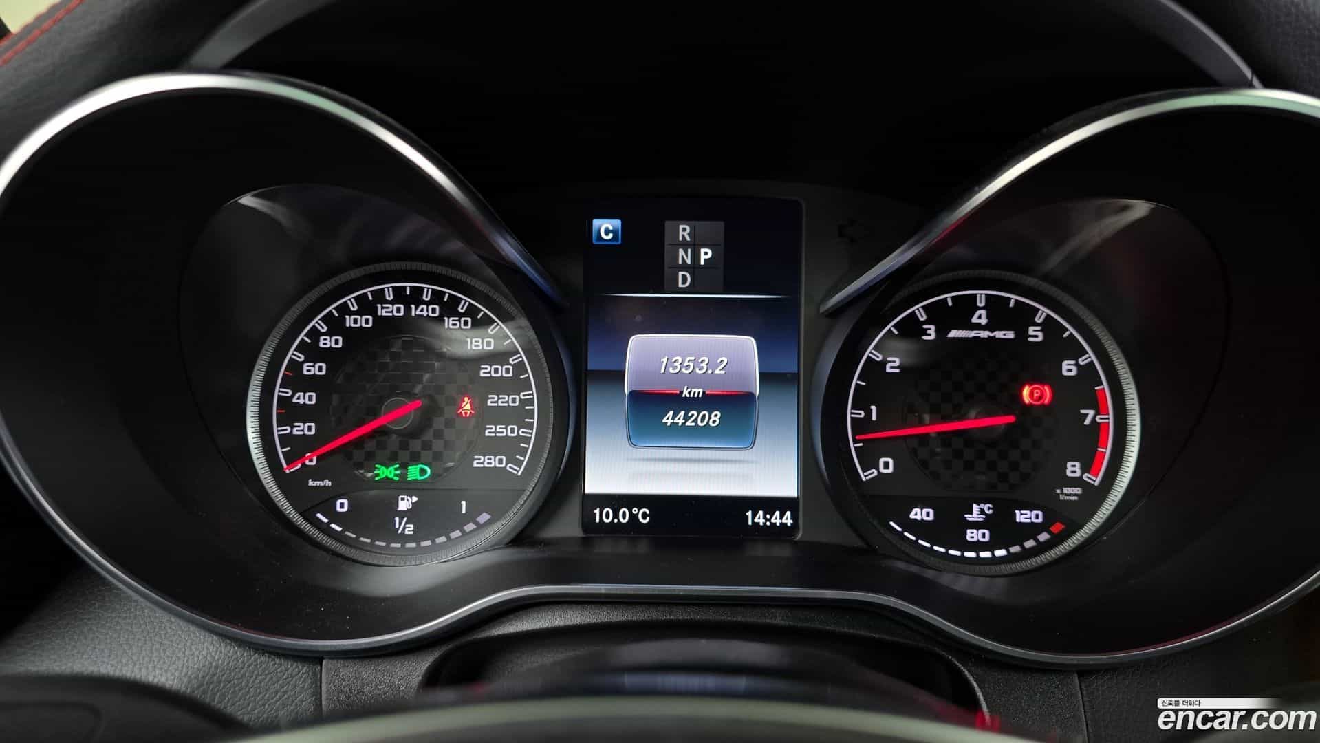 GLC-Class Mercedes-Benz 2019.10-INNER-008