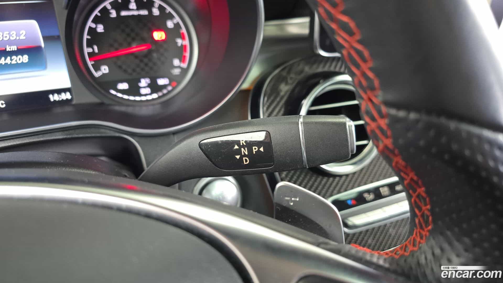 GLC-Class Mercedes-Benz 2019.10-INNER-009