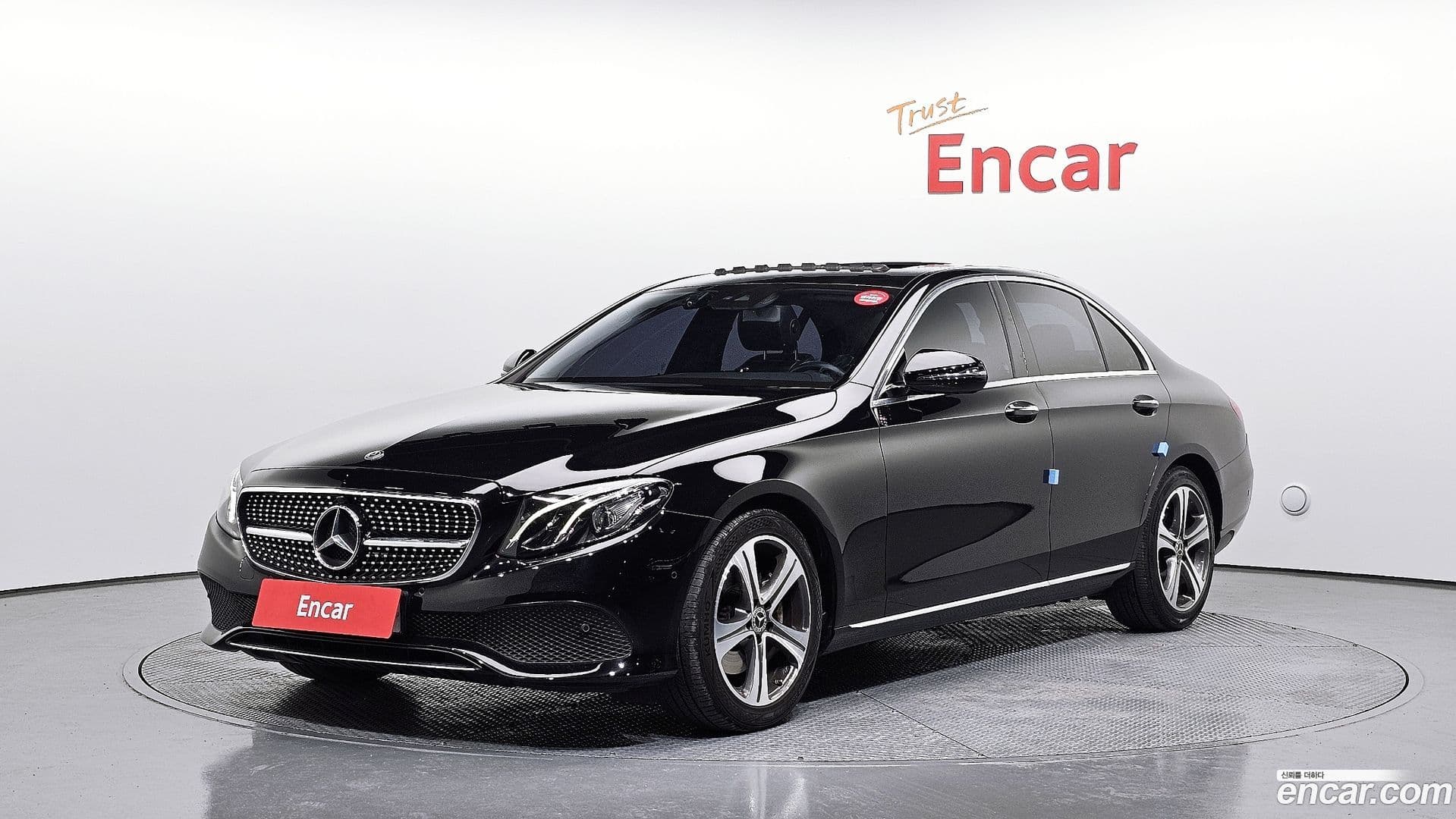 Main__Slider__Photo:E-Class Mercedes-Benz 2018.2-0