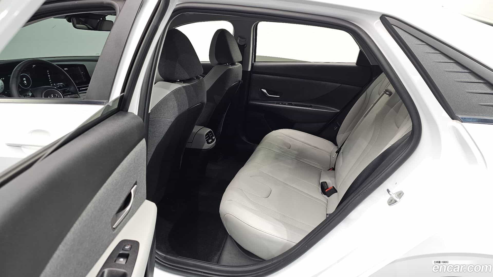 AVANTE Hyundai 2021.11-OPTION-022