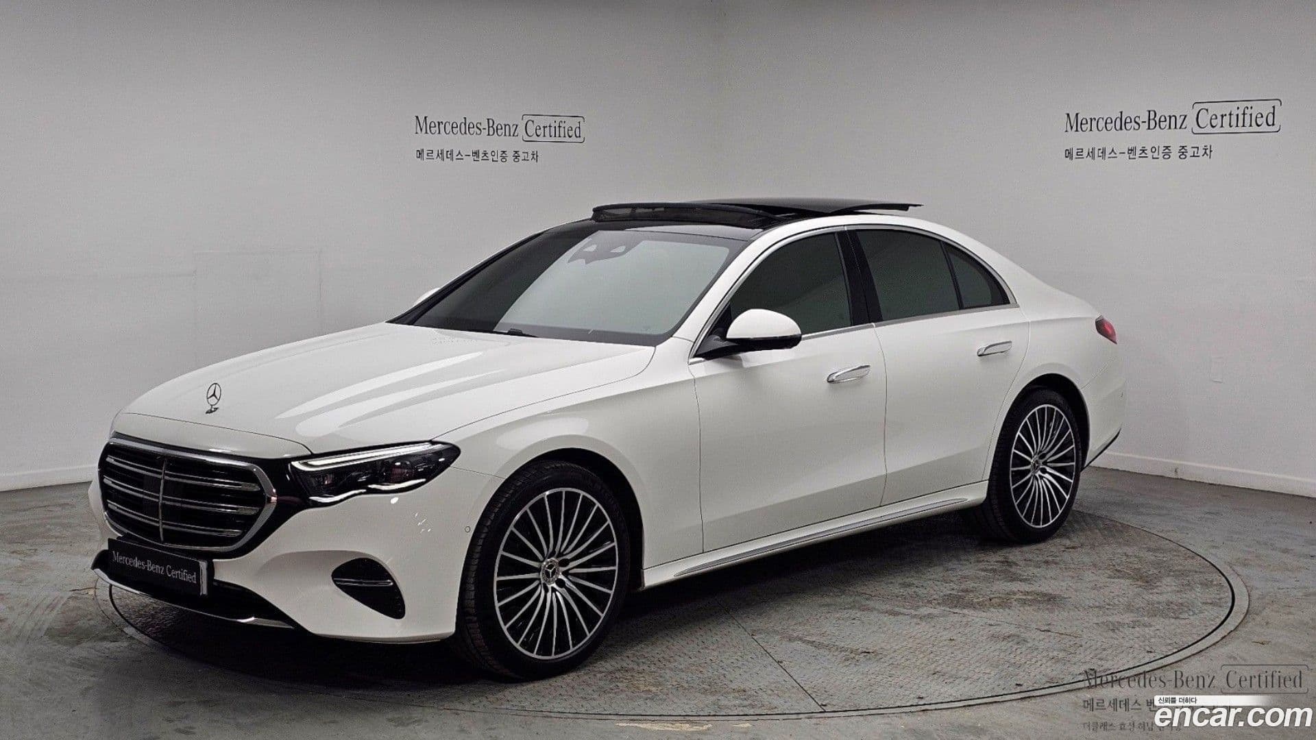 Main__Slider__Photo:E-Class Mercedes-Benz 2024.10-0