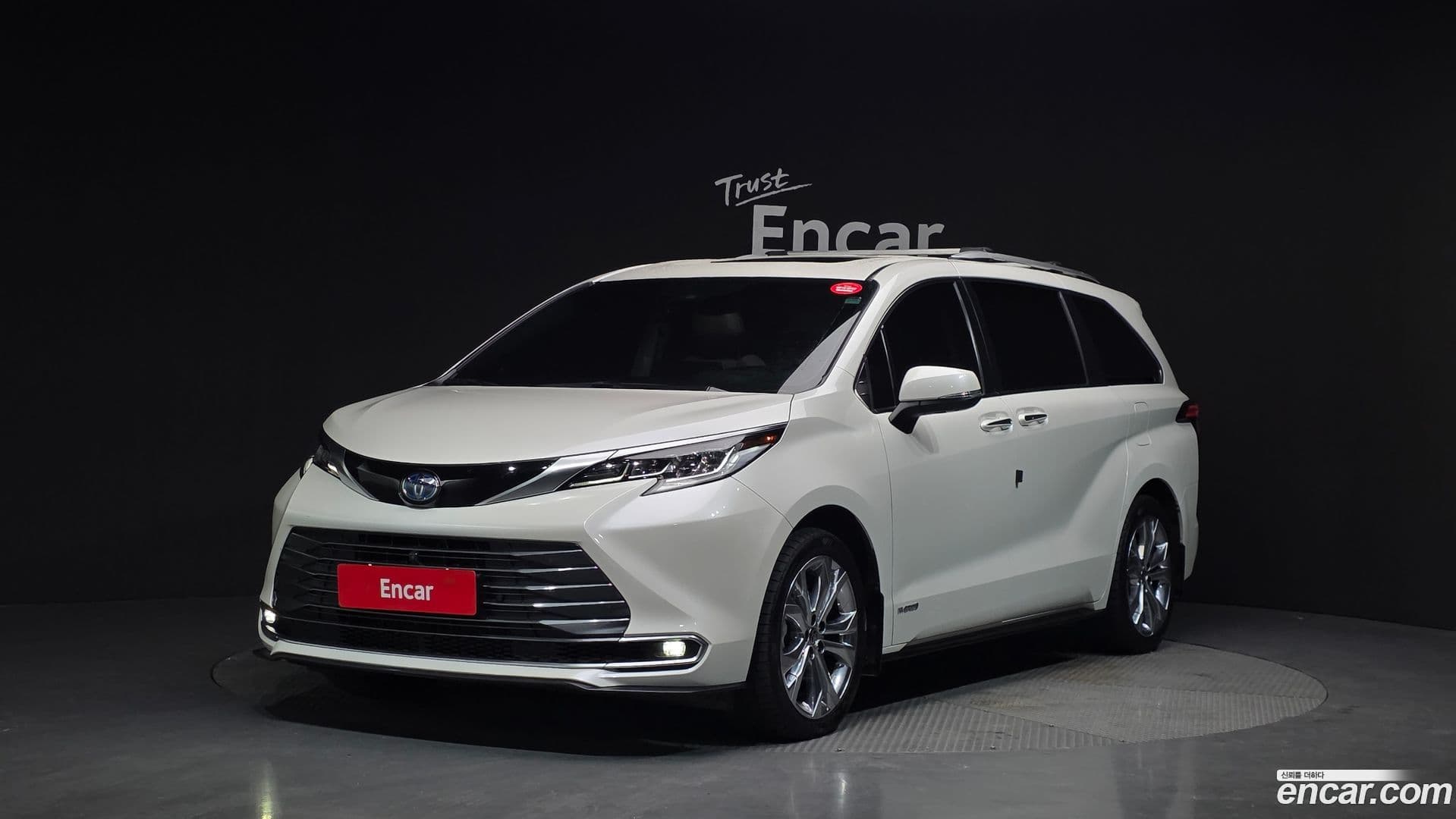 Main__Slider__Photo:Sienna Toyota 2021.8-0