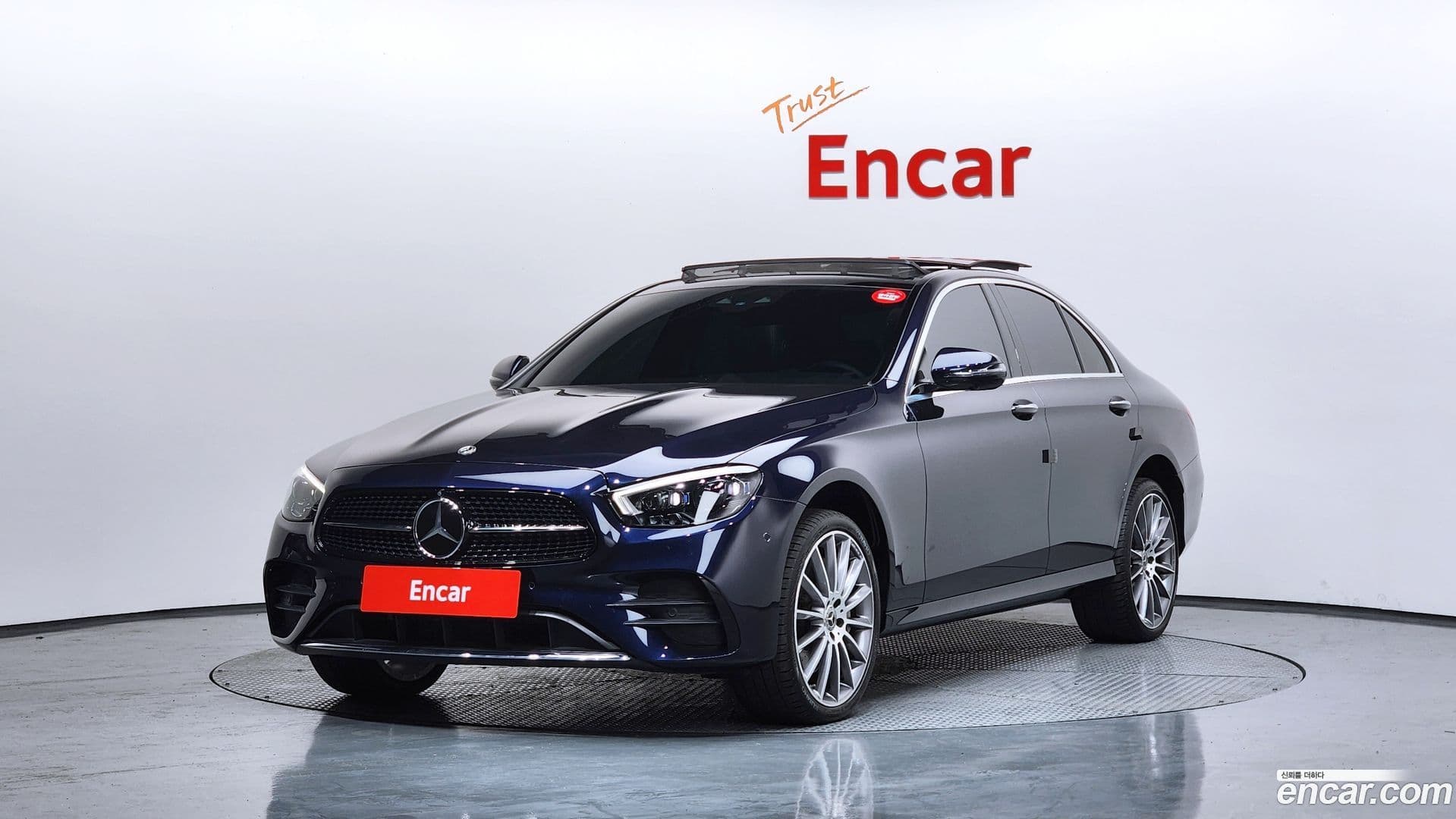 Main__Slider__Photo:E-Class Mercedes-Benz 2022.1-0