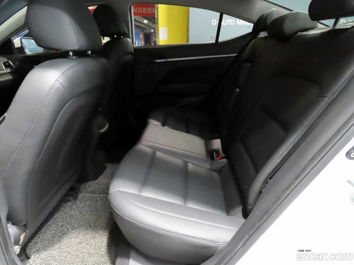 AVANTE Hyundai 2018.6-INNER-007