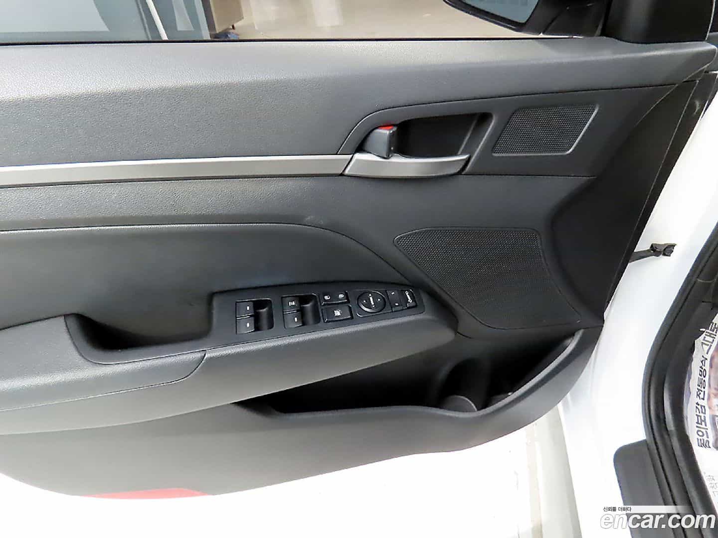 AVANTE Hyundai 2018.6-OPTION-018