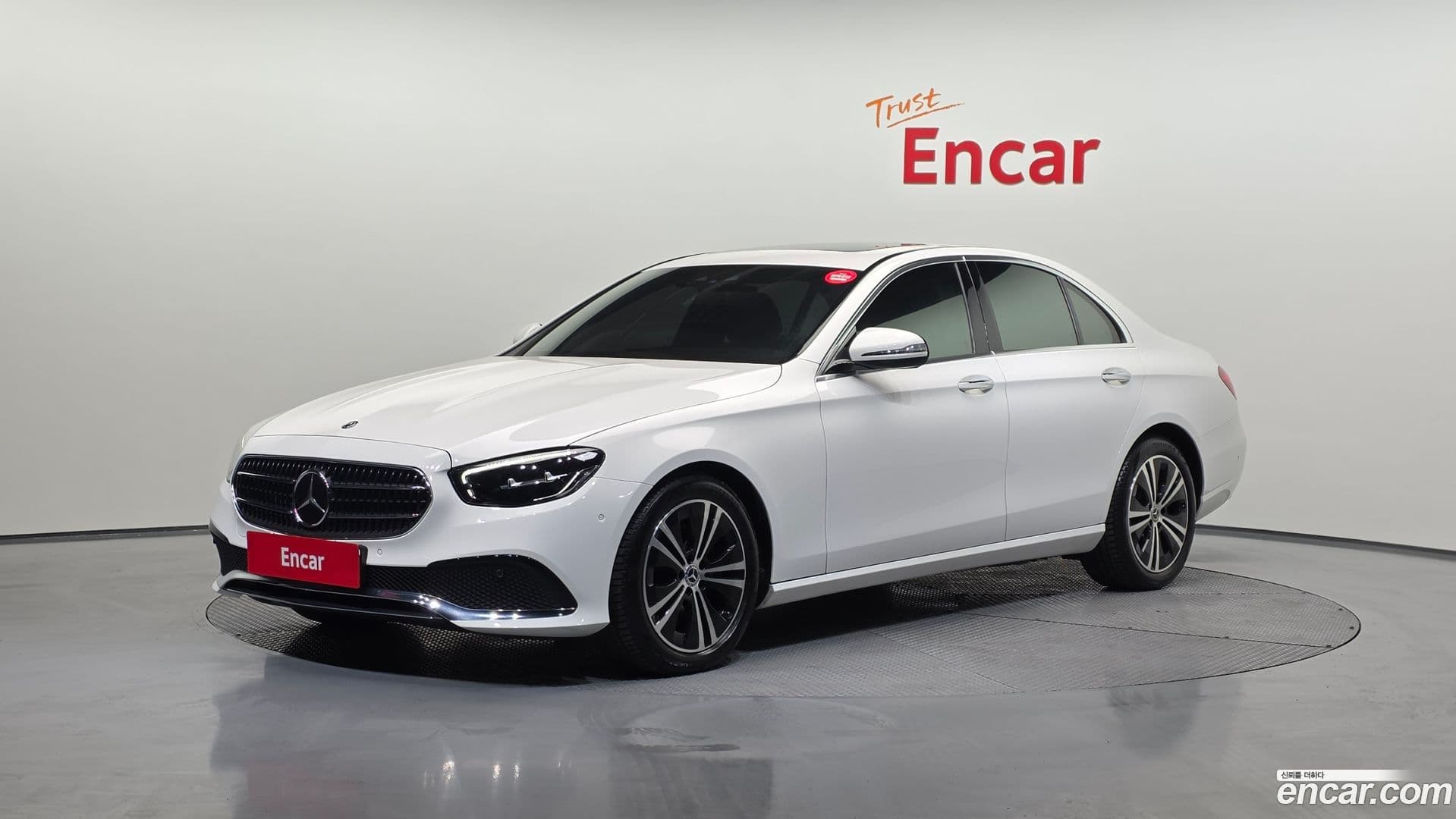 Main__Slider__Photo:E-Class Mercedes-Benz 2021.2-0