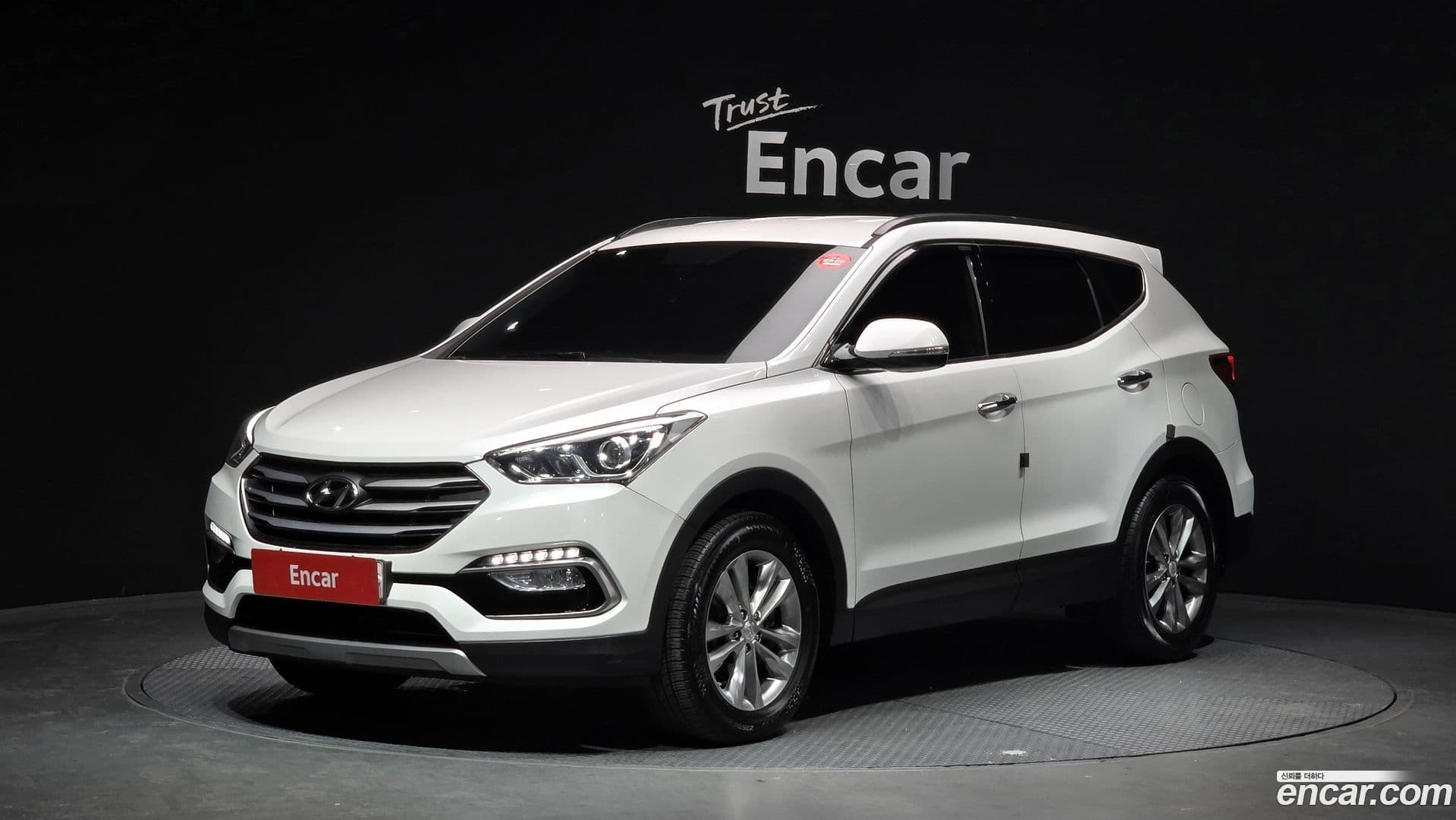 Main__Slider__Photo:Santafe Hyundai 2016.6-0