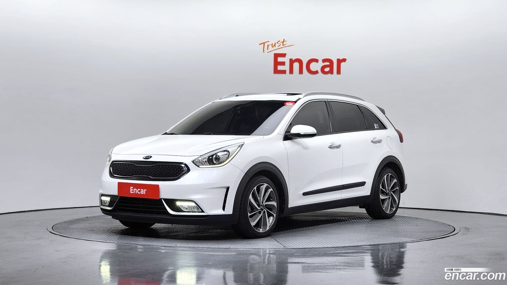 Main__Slider__Photo:Niro Kia 2016.4-0