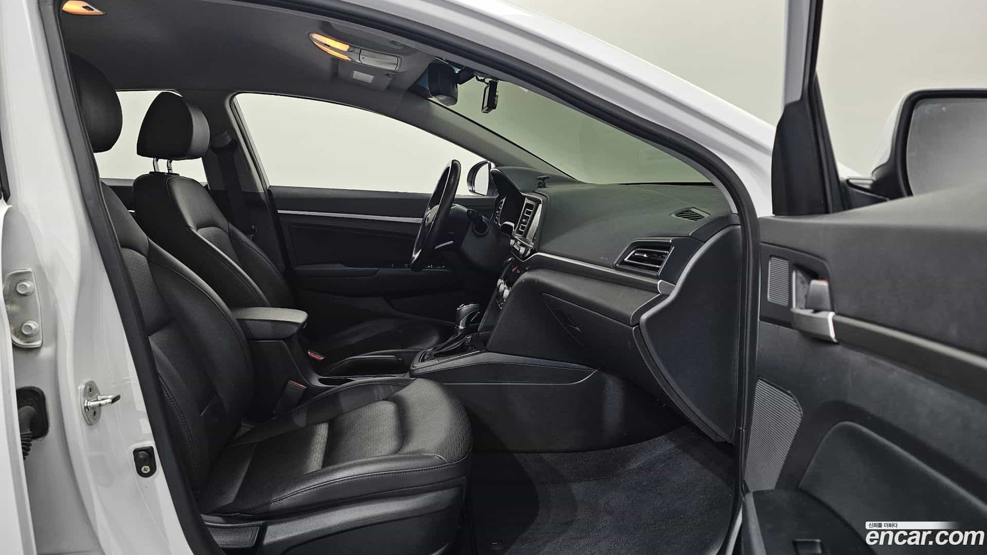 AVANTE Hyundai 2019.3-OPTION-015
