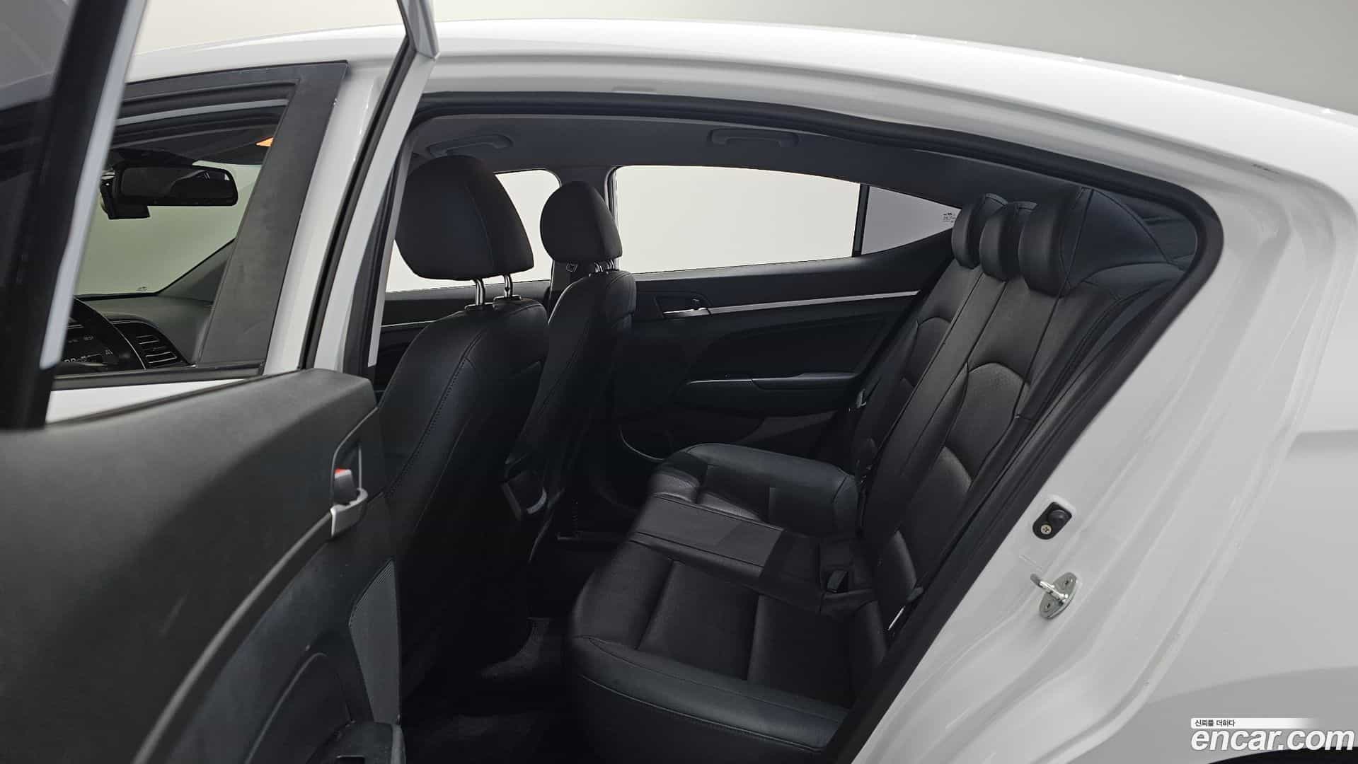 AVANTE Hyundai 2019.3-OPTION-017