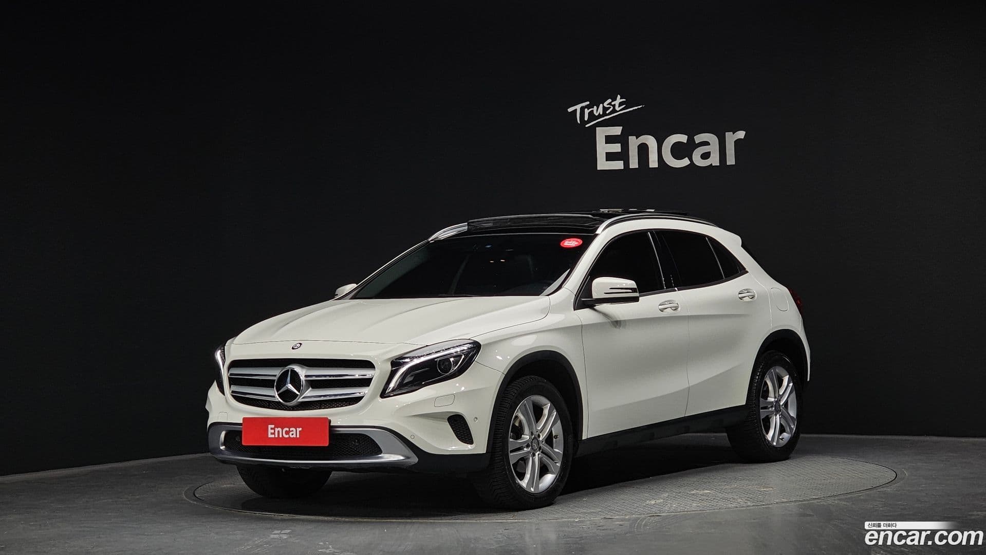 Main__Slider__Photo:GLA-Class Mercedes-Benz 2017.1-0
