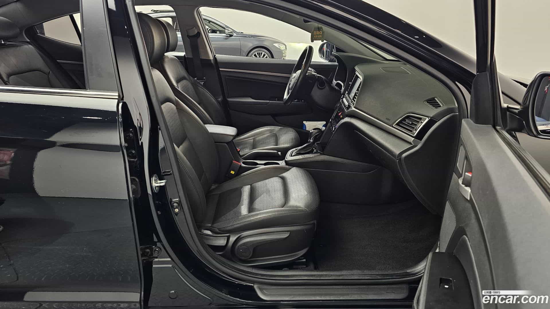 AVANTE Hyundai 2016.7-OPTION-015
