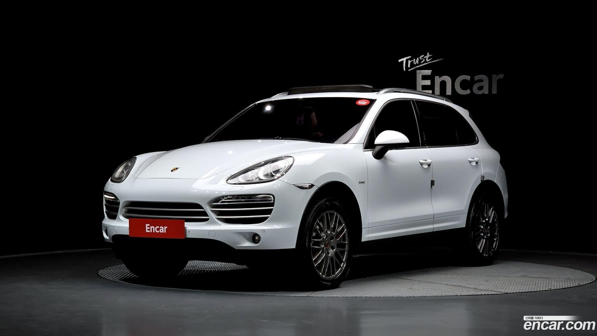 Main__Slider__Photo:Cayenne Porsche 2014.7-0
