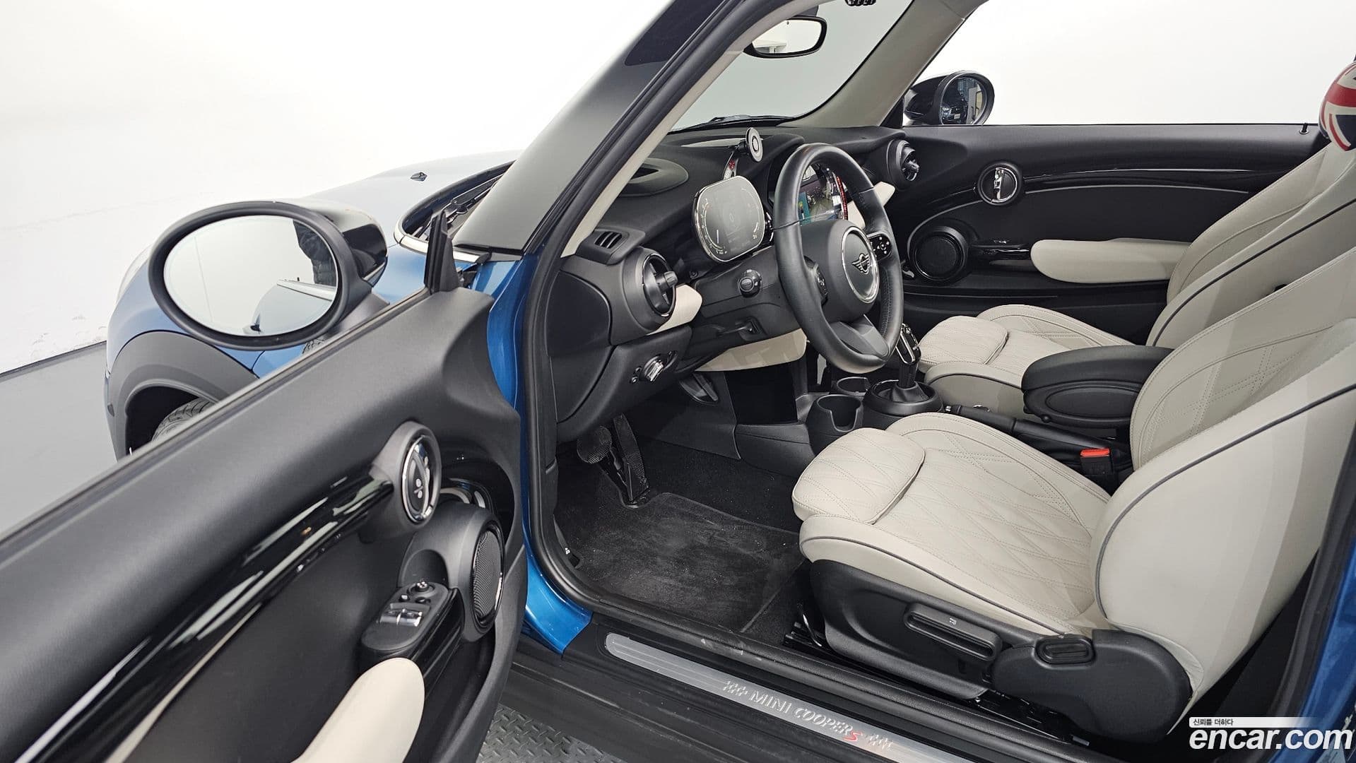 Main__Slider__Photo:Cooper Mini 2024.5-9