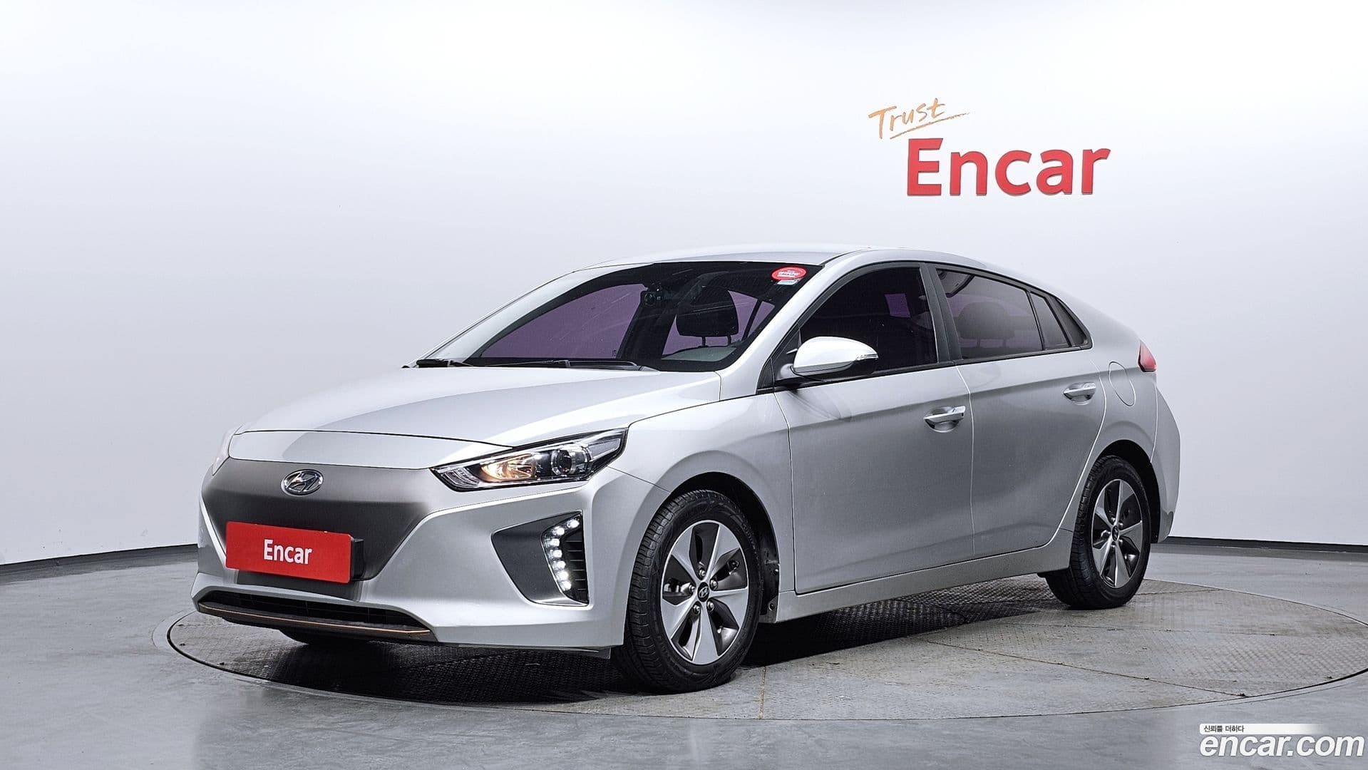 Main__Slider__Photo:Ioniq Hyundai 2017.10-0