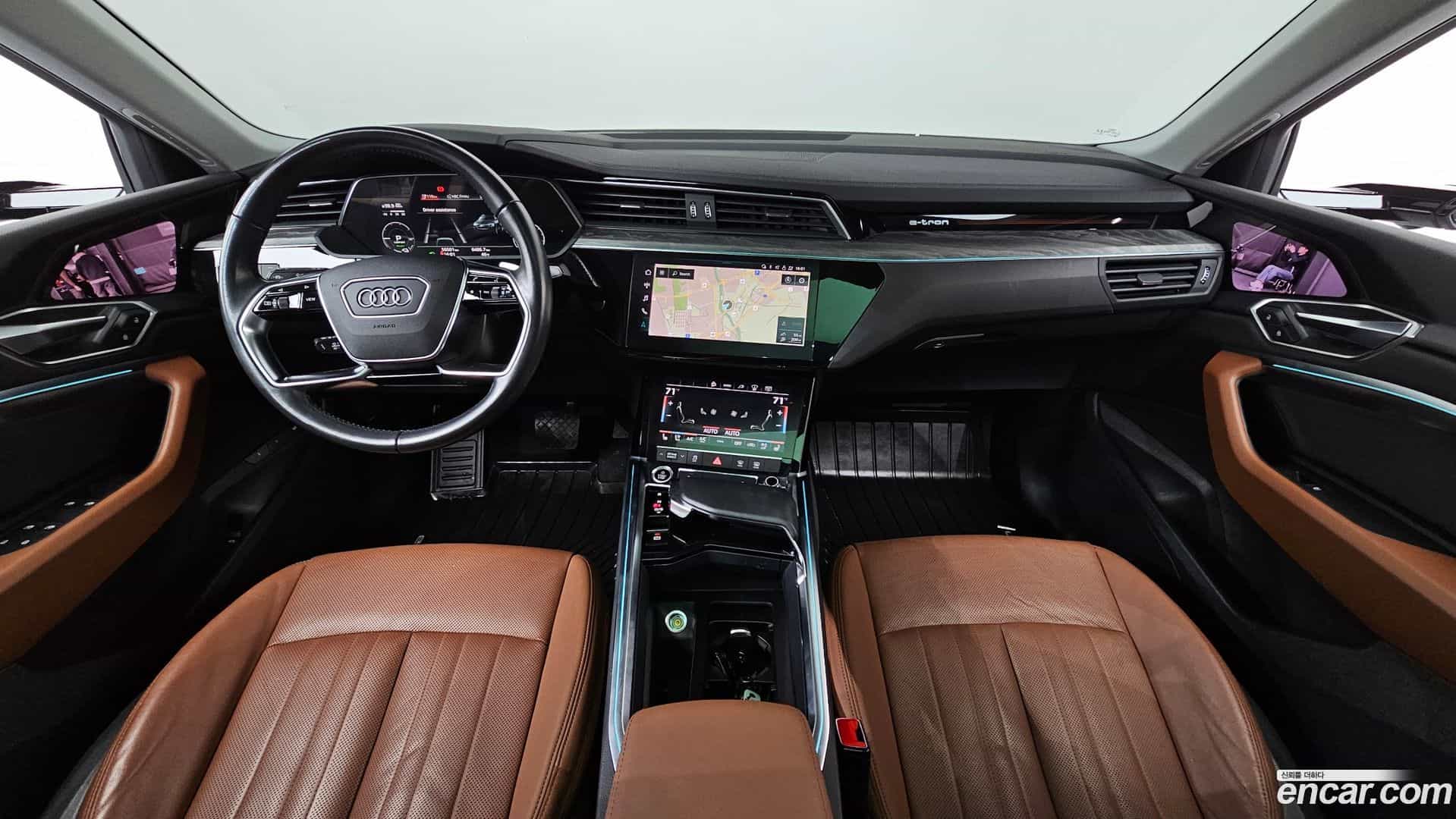 e-tron Audi 2021.8-INNER-007