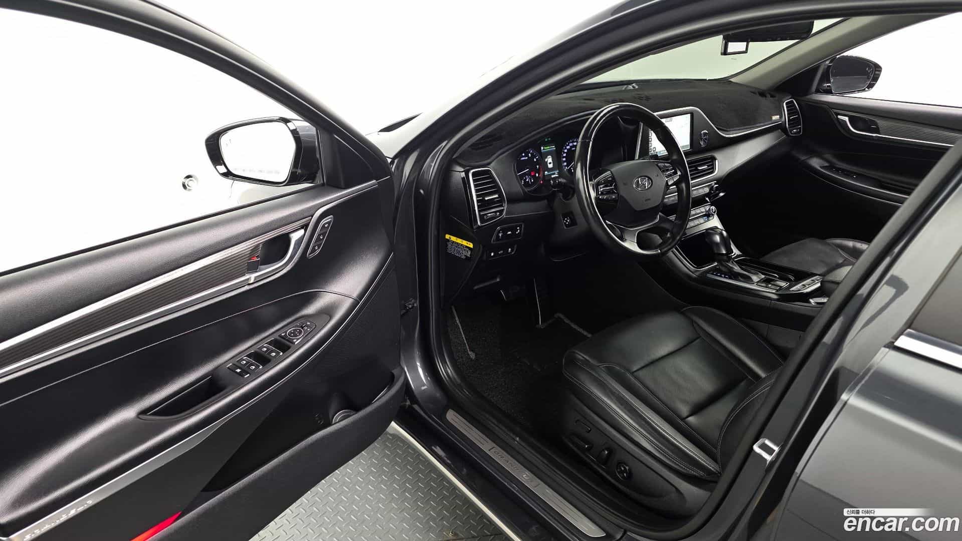 Grandeur Hyundai 2018.0-OPTION-015