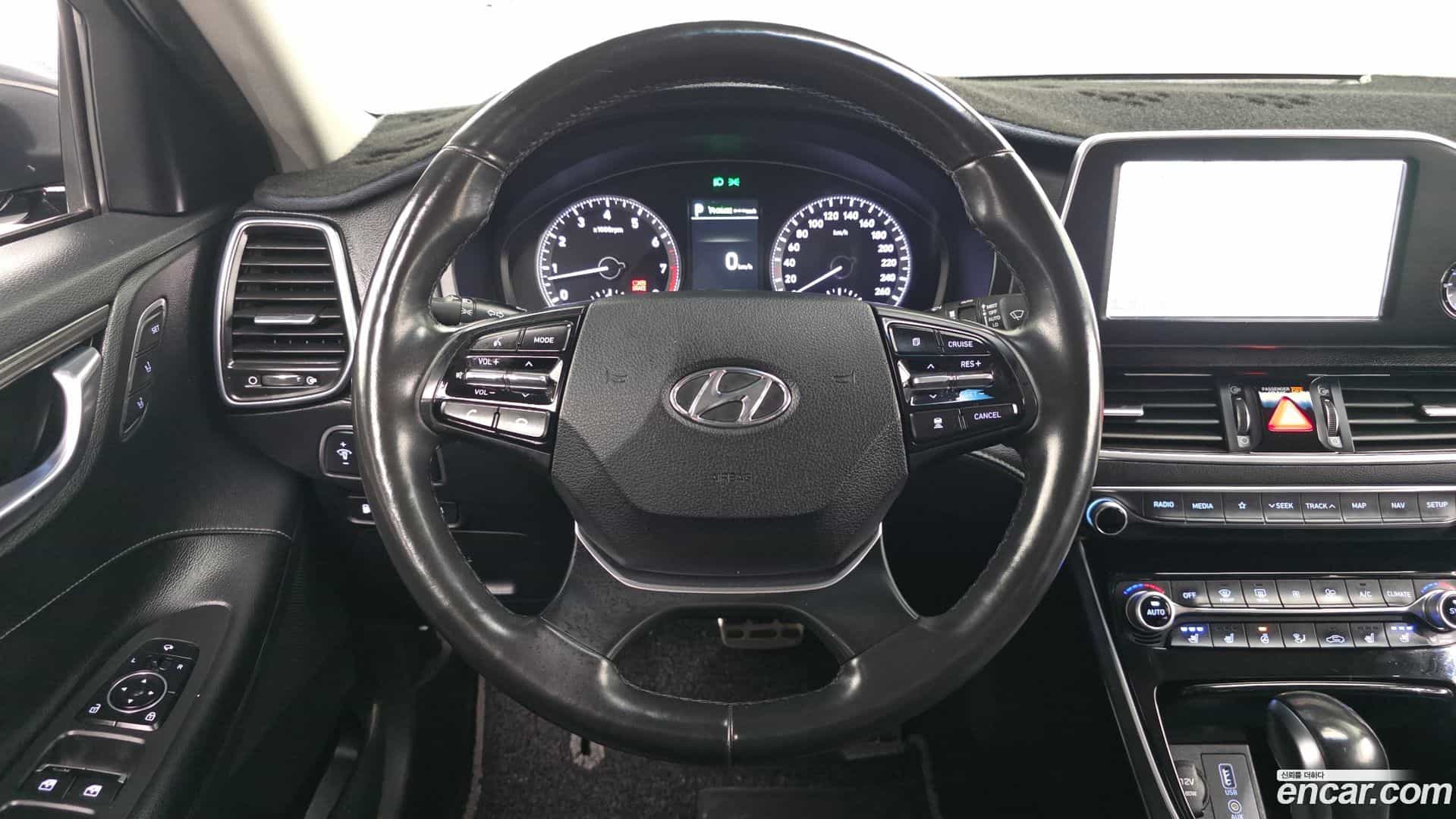 Grandeur Hyundai 2018.0-OPTION-017