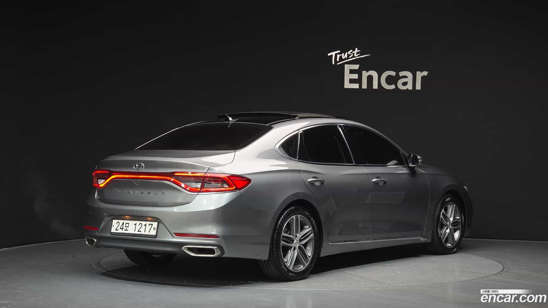 Grandeur Hyundai 2017.9-OUTER-002