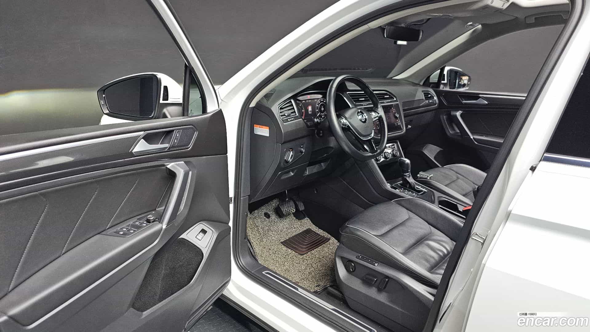 Tiguan Volkswagen 2018.10-OPTION-015