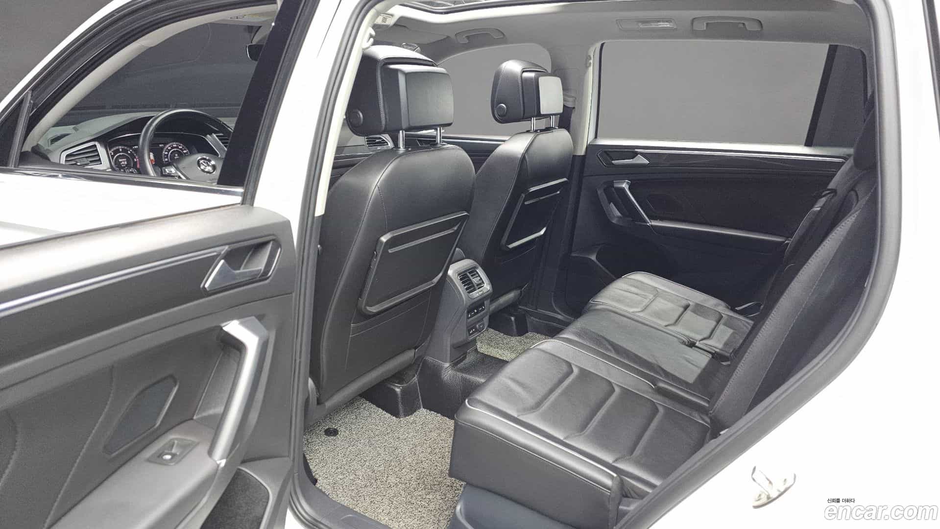 Tiguan Volkswagen 2018.10-OPTION-016