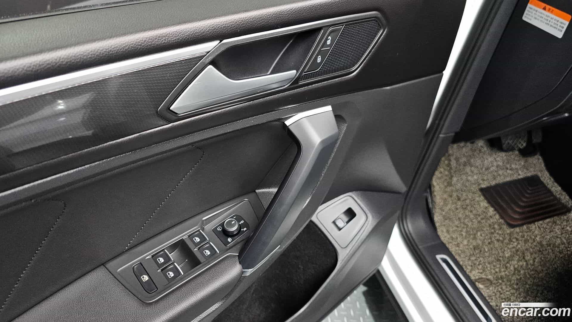 Tiguan Volkswagen 2018.10-OPTION-020