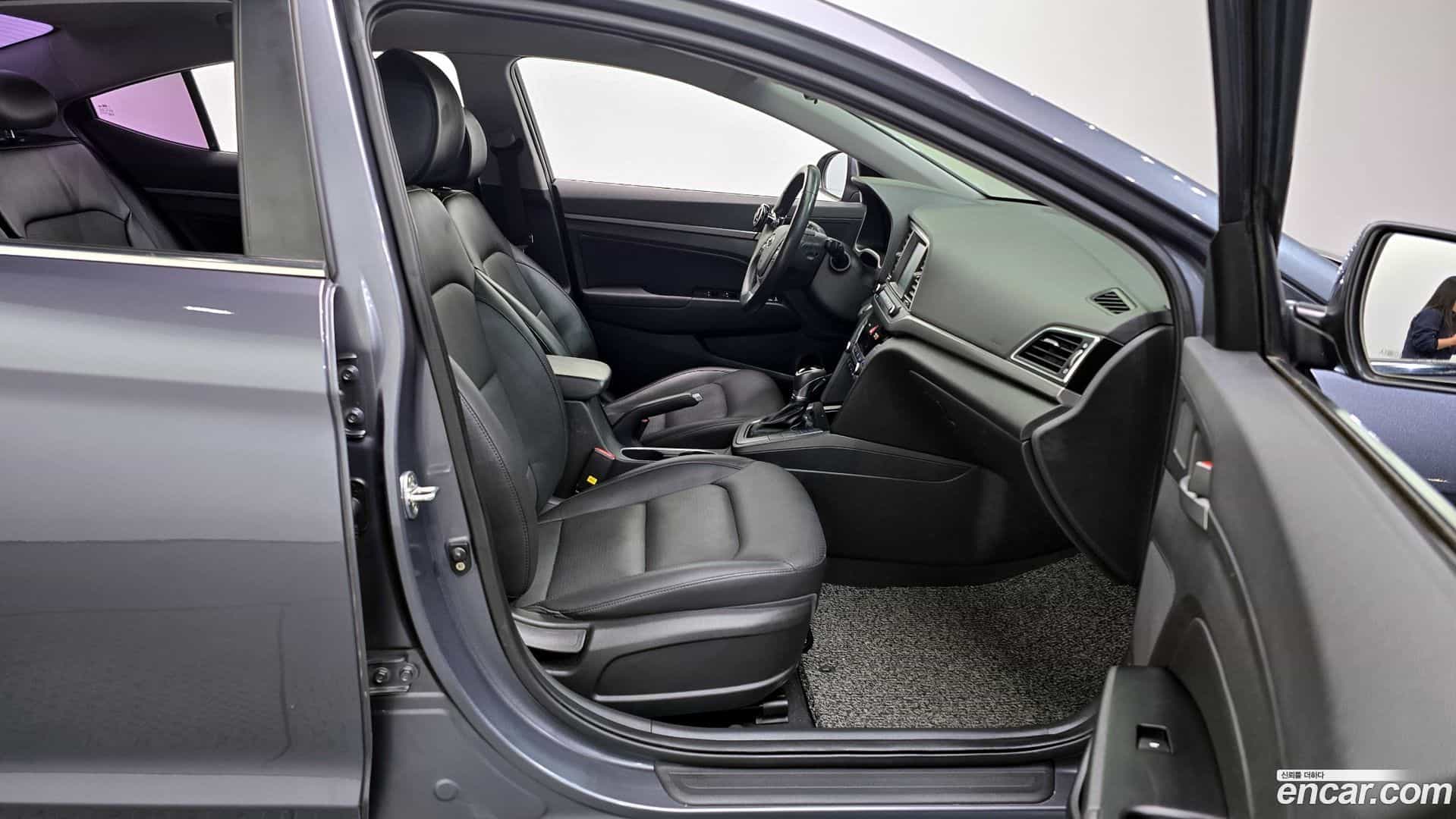 AVANTE Hyundai 2016.8-INNER-010
