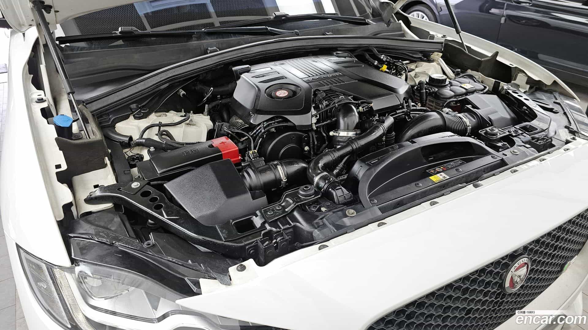 F-PACE Jaguar 2016.6-INNER-006