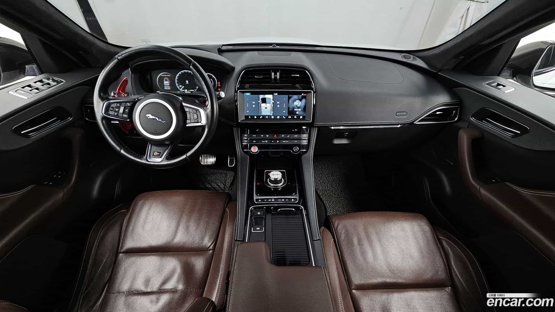 F-PACE Jaguar 2016.6-INNER-007