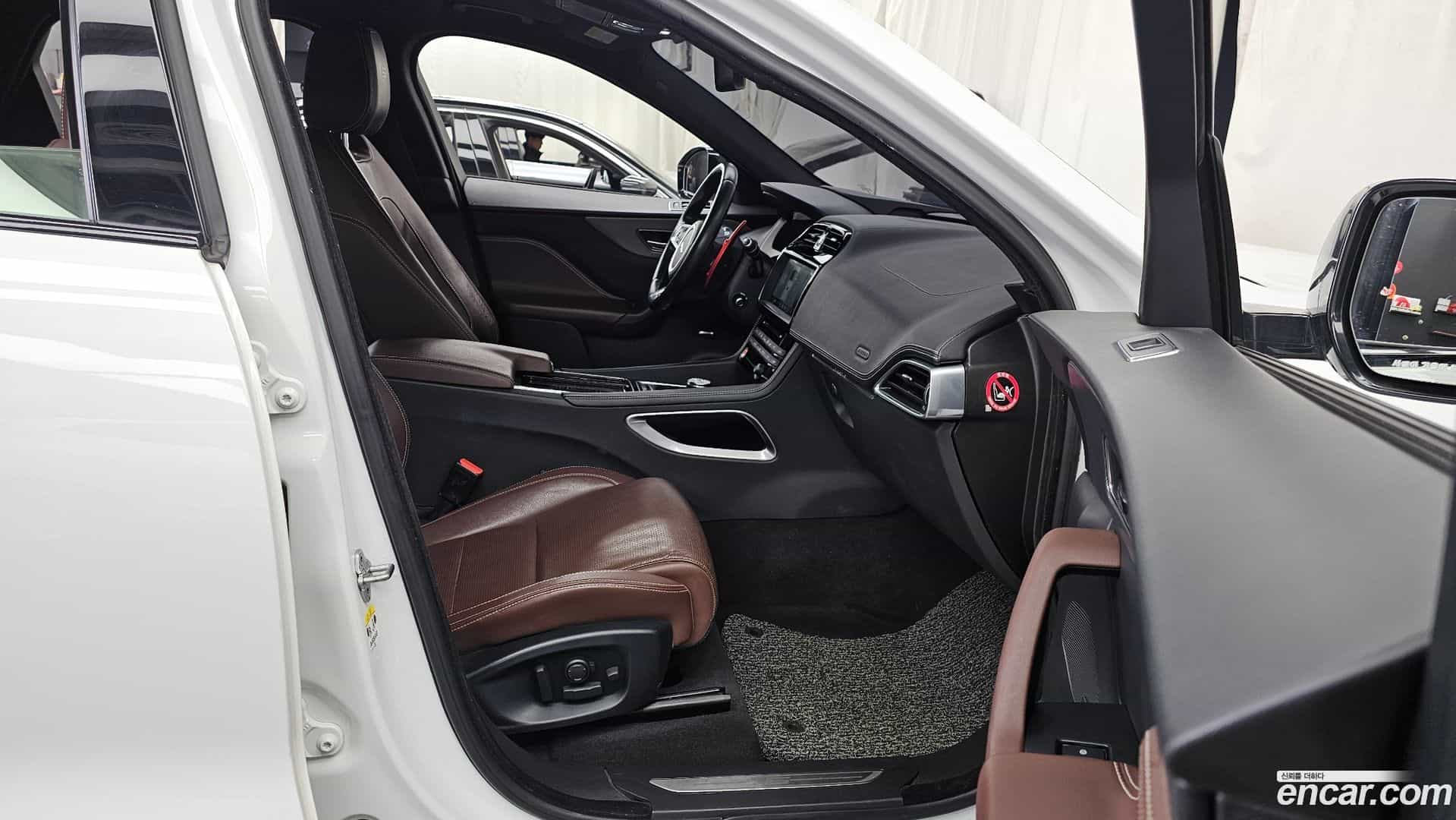 F-PACE Jaguar 2016.6-OPTION-015