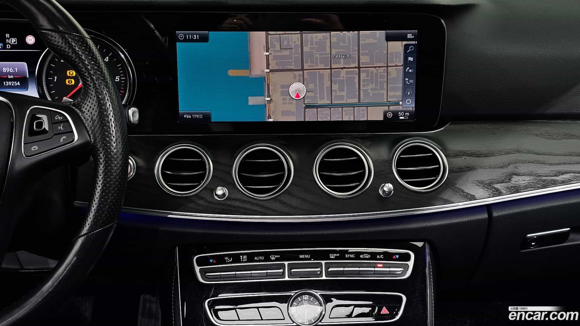 E-Class Mercedes-Benz 2018.3-OPTION-018