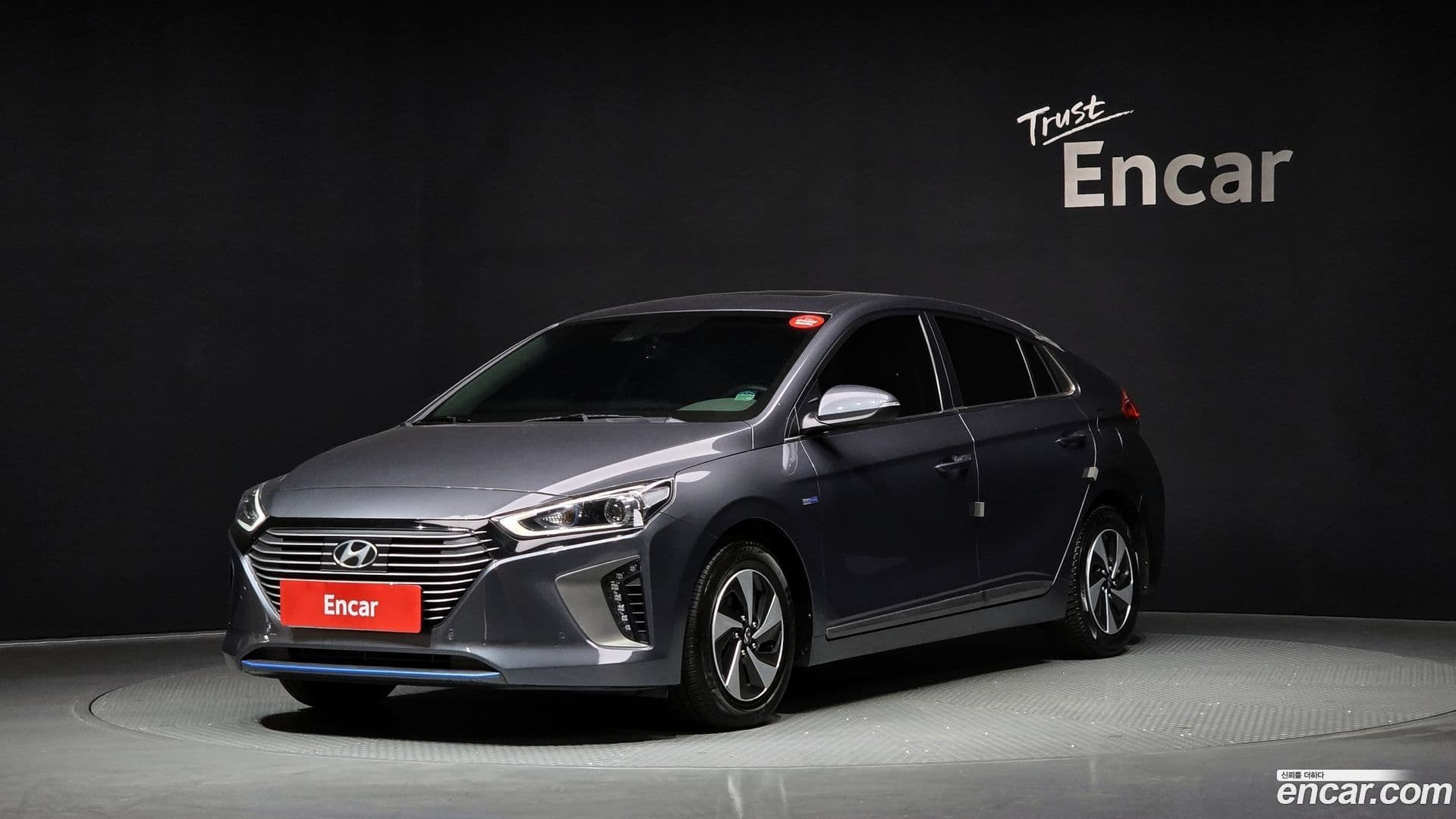 Main__Slider__Photo:Ioniq Hyundai 2018.11-0
