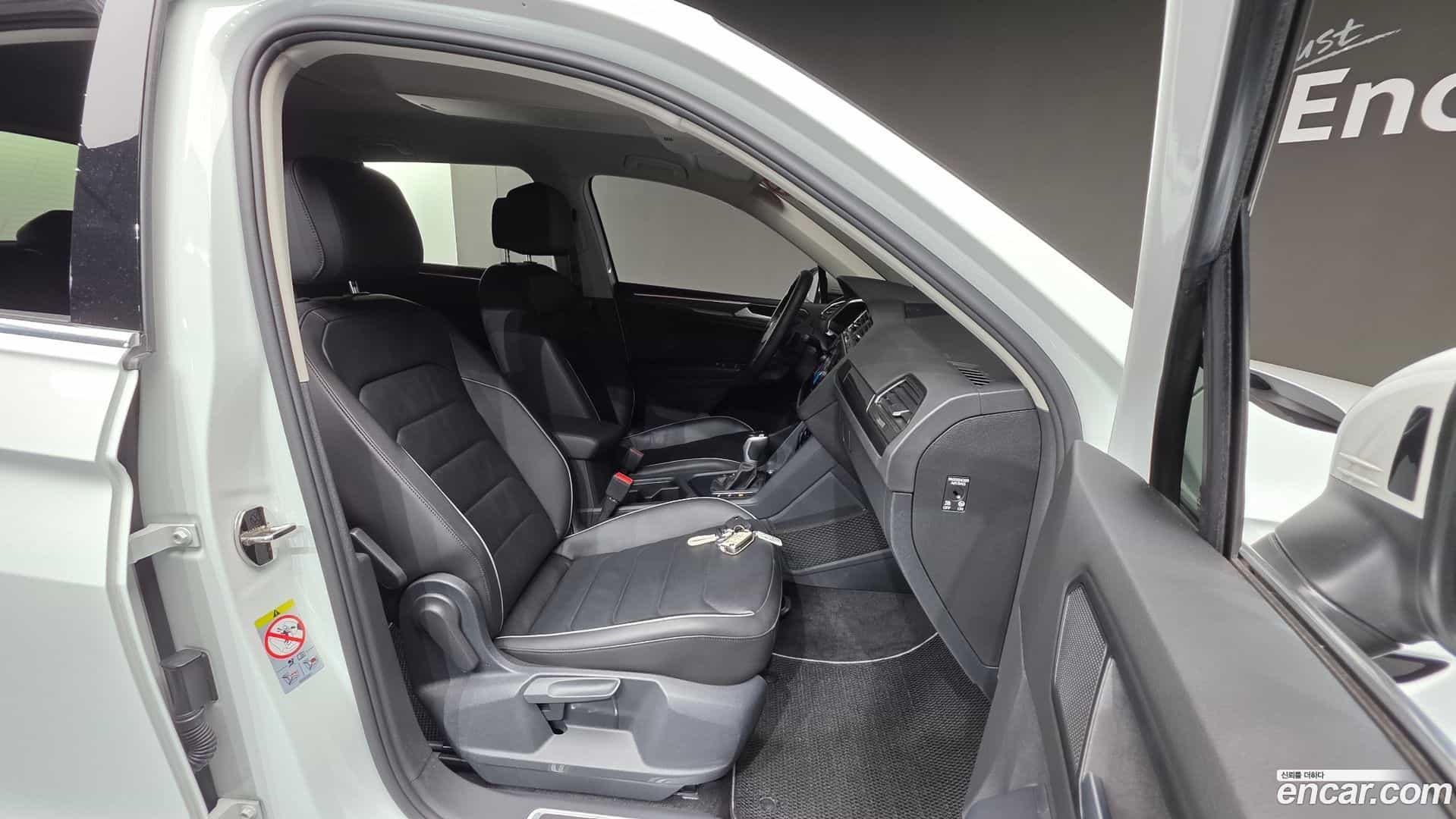 Tiguan Volkswagen 2023.10-INNER-010