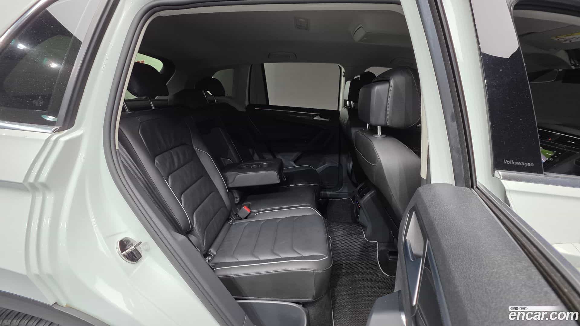 Tiguan Volkswagen 2023.10-OPTION-023