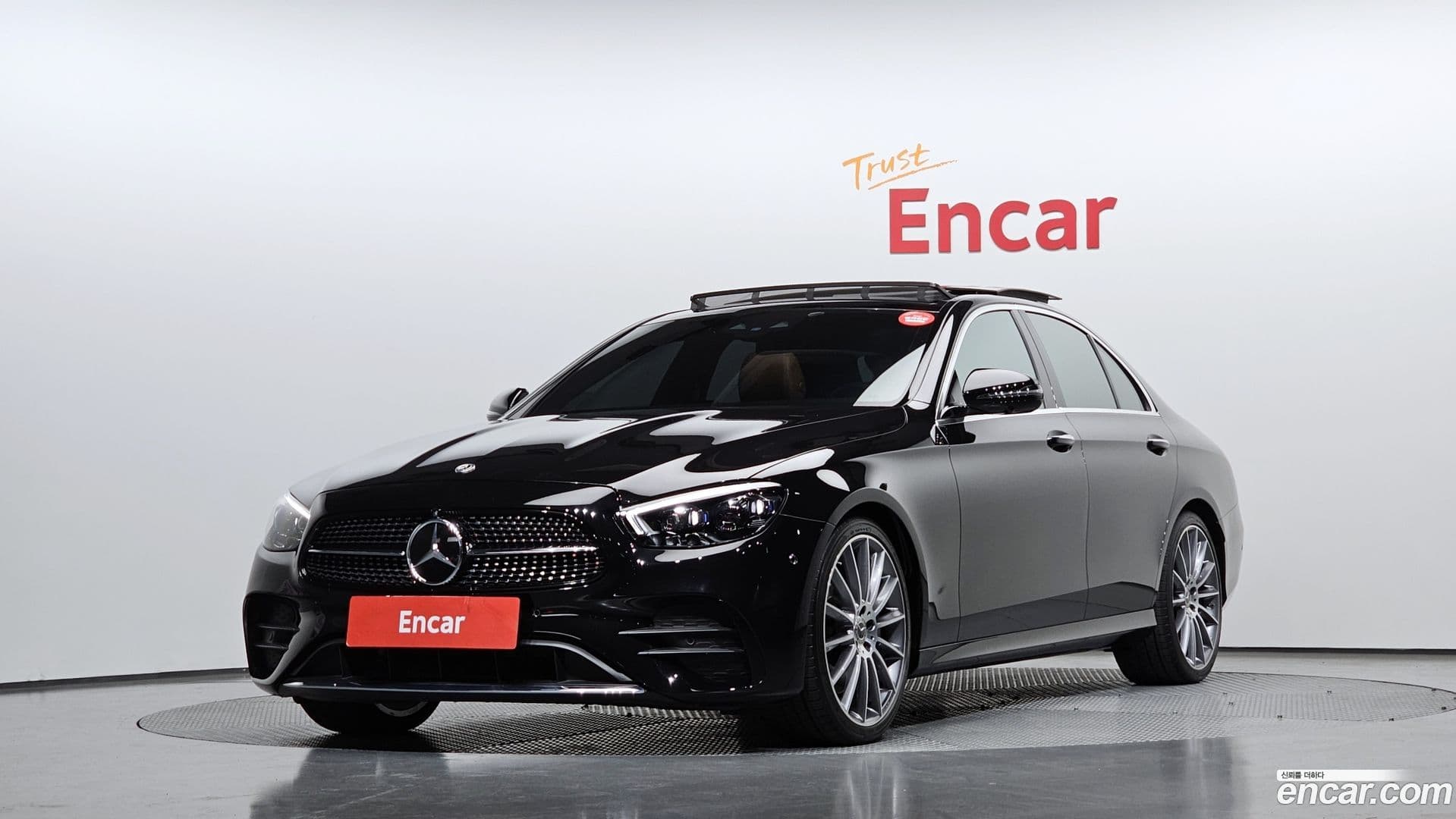 Main__Slider__Photo:E-Class Mercedes-Benz 2021.11-0