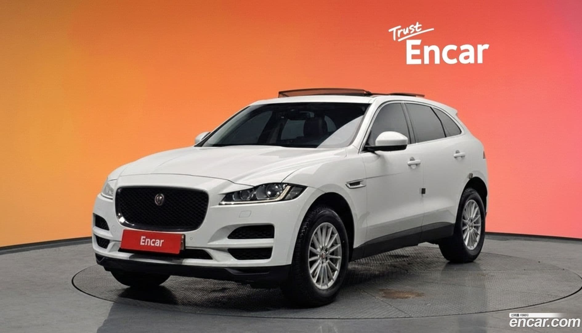 Main__Slider__Photo:F-PACE Jaguar 2017.1-0