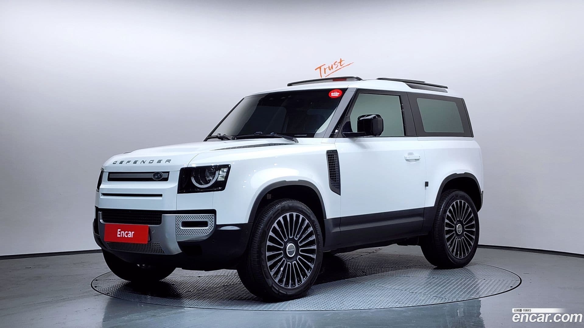 Main__Slider__Photo:Defender Land Rover 2021.11-0