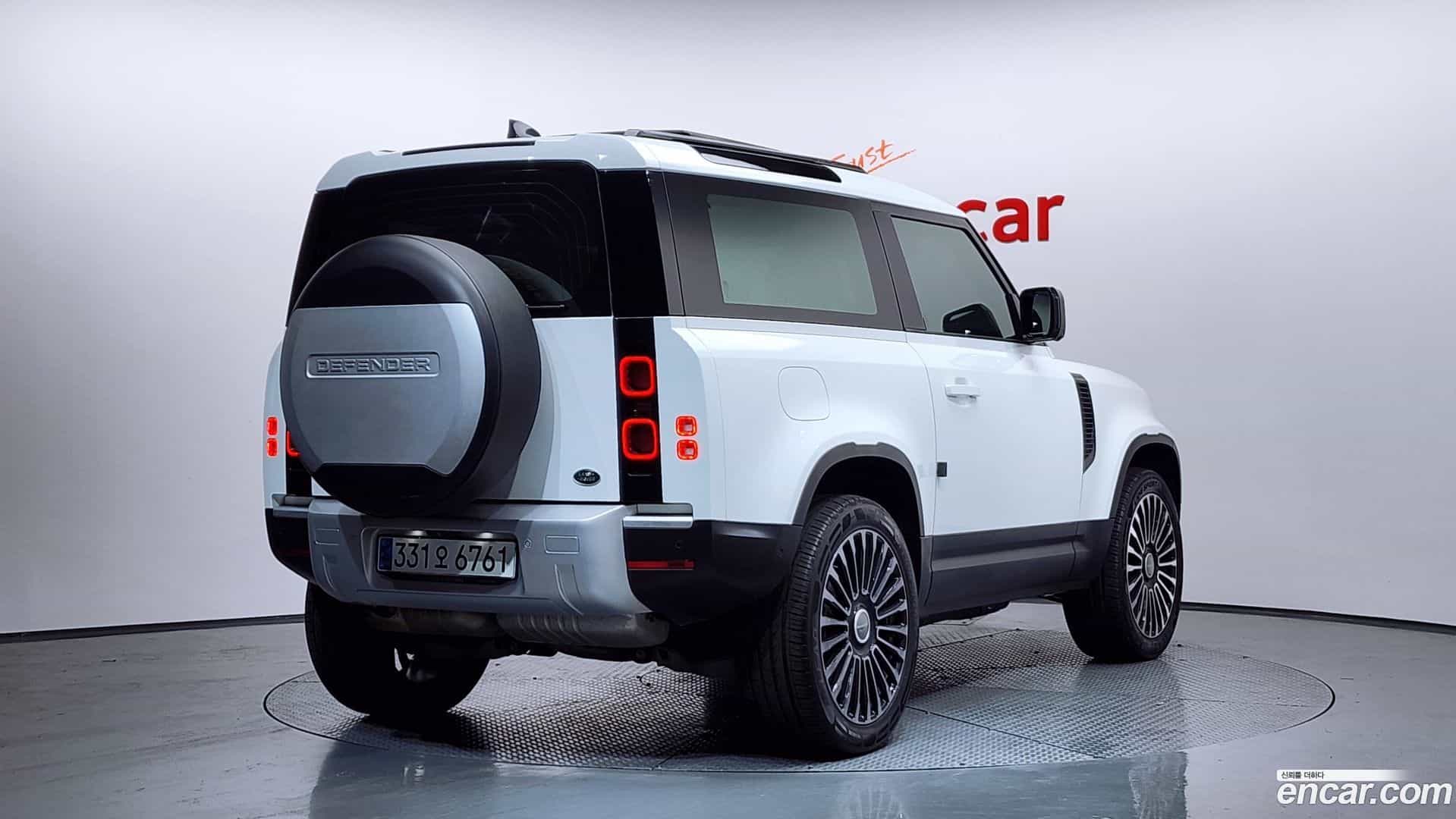 Defender Land Rover 2021.11-OUTER-002