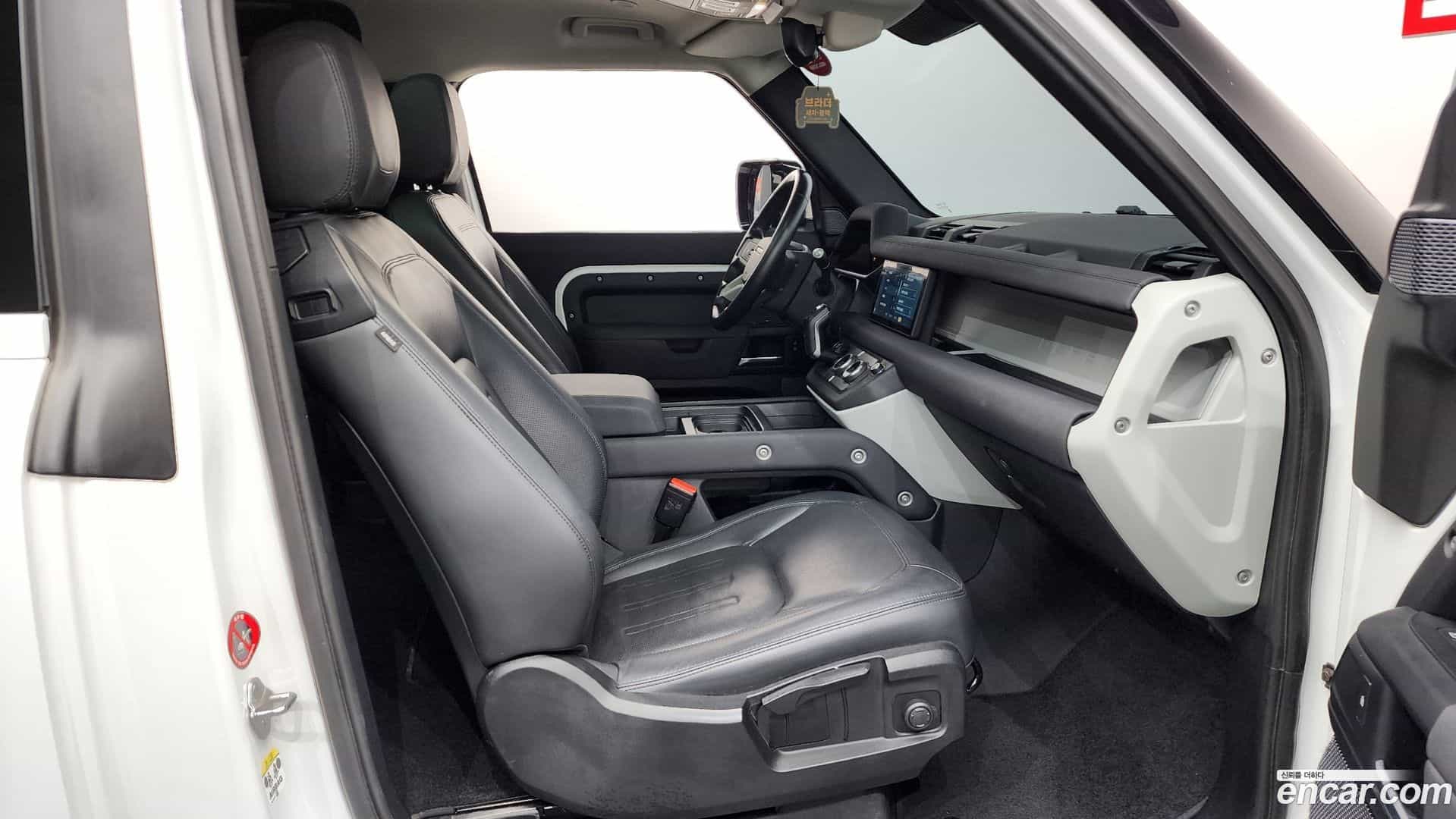 Defender Land Rover 2021.11-OPTION-015
