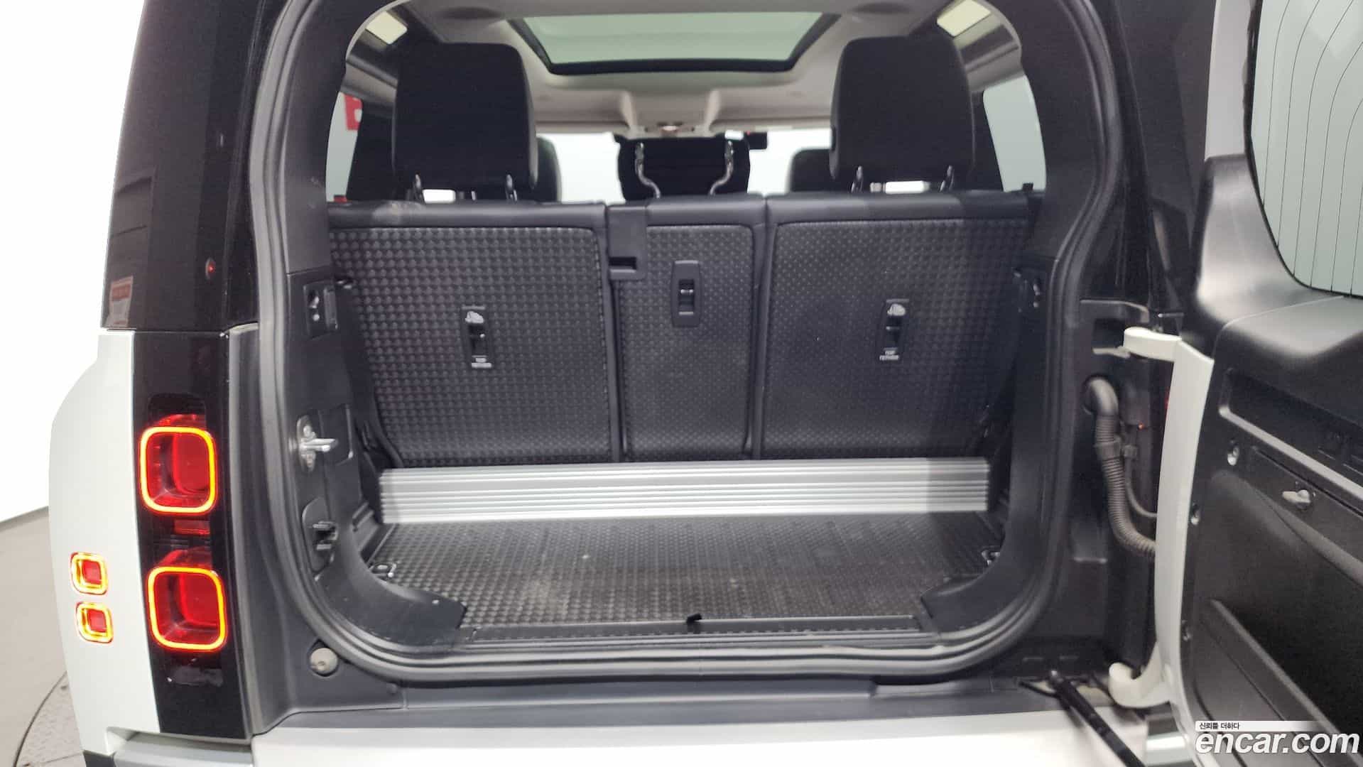 Defender Land Rover 2021.11-OPTION-024