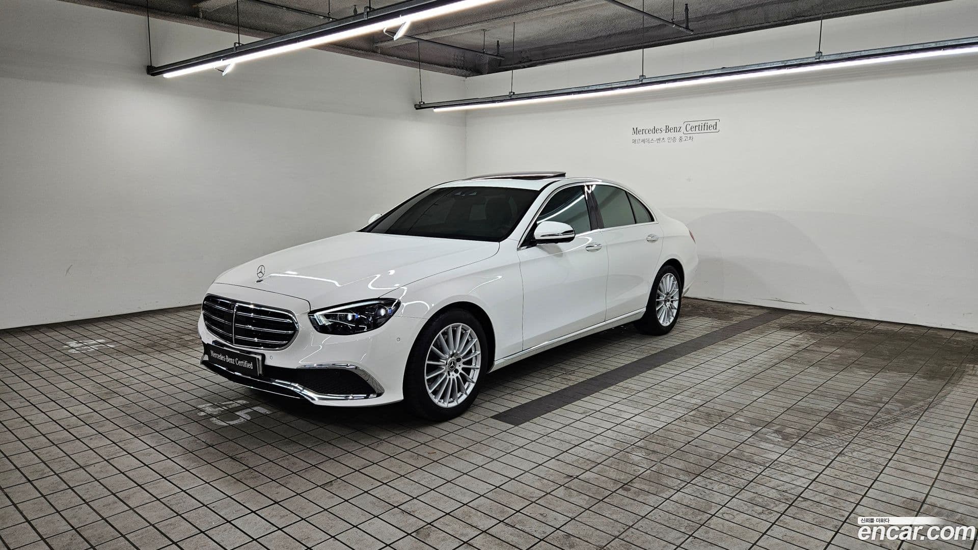 Main__Slider__Photo:E-Class Mercedes-Benz 2022.11-0