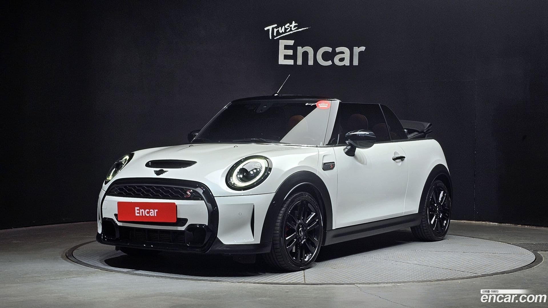 Main__Slider__Photo:Cooper Convertible Mini 2024.3-0