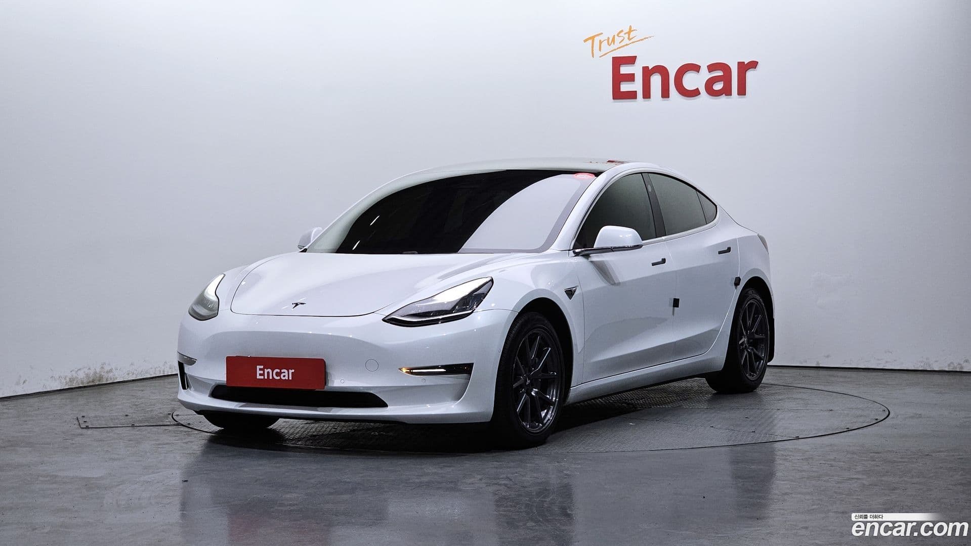Main__Slider__Photo:Model 3 Tesla 2020.5-0