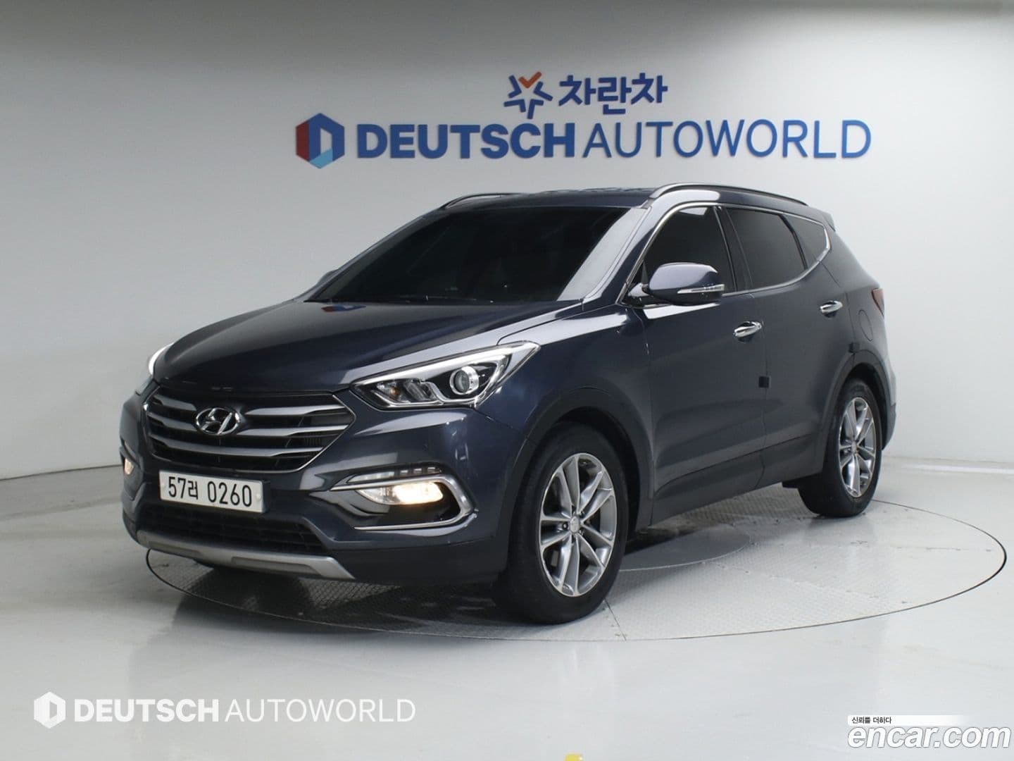 Main__Slider__Photo:Santafe Hyundai 2016.0-0