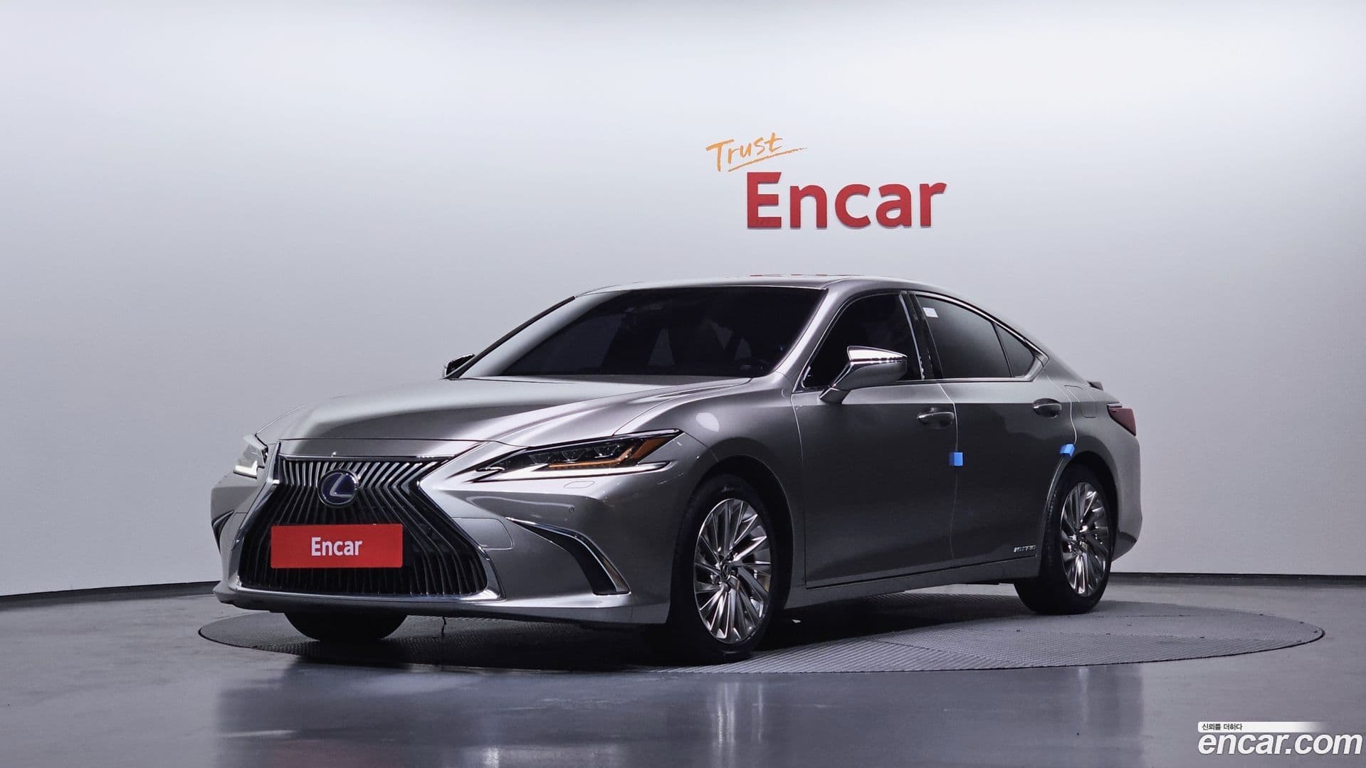 Main__Slider__Photo:ES Lexus 2019.0-0