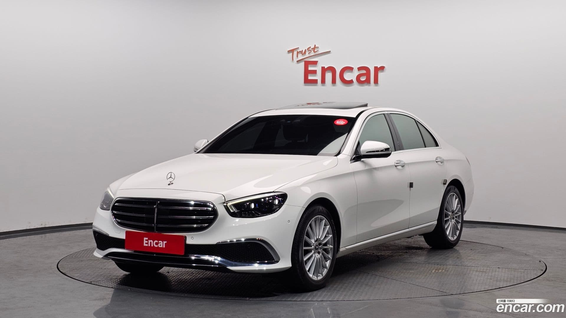 Main__Slider__Photo:E-Class Mercedes-Benz 2020.11-0